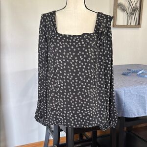 NWOT Women’s Size XL Square Neck Ruffle Shoulder Long Sleeve Shirt